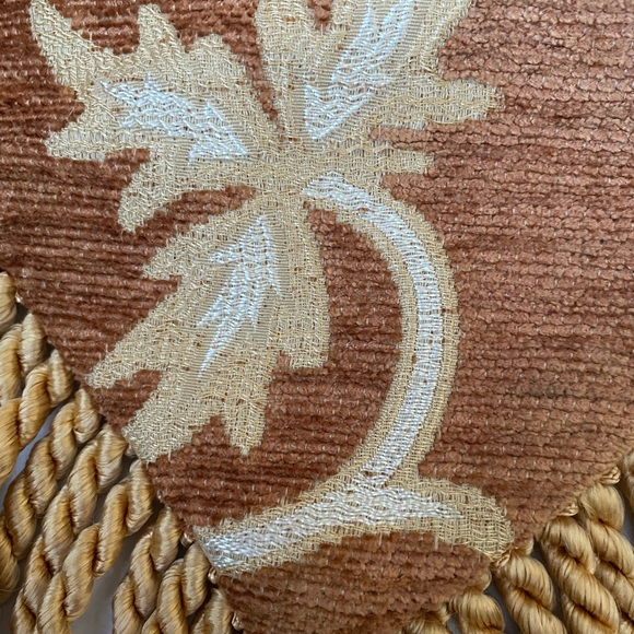 Rustic golden decorative pillow with fringe fancy and embroidered - Picture 8 of 10